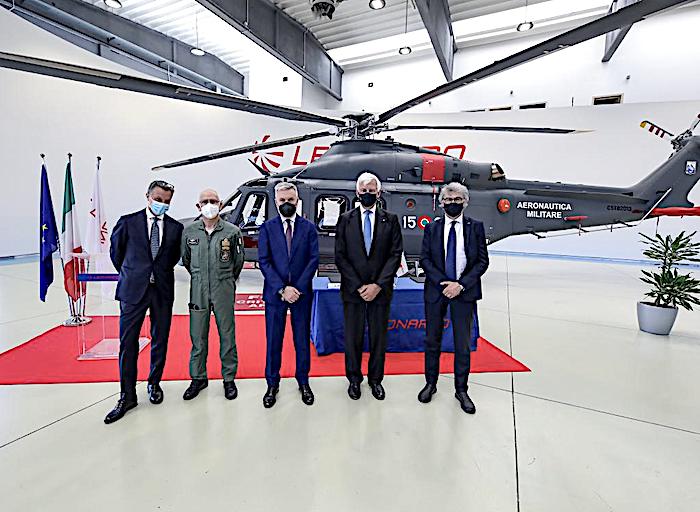Leonardo: consegnato un nuovo elicottero HH-139B all’Aeronautica Militare