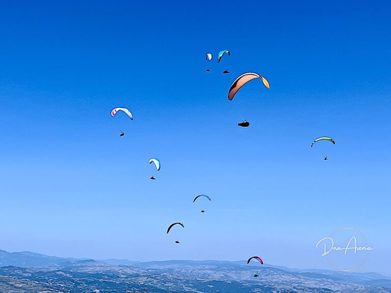 In Sicilia e a Milano i titoli italiani 2023 di volo in parapendio