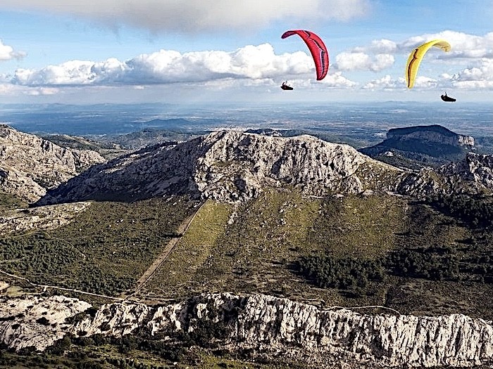 Si apre la nuova stagione del volo in deltaplano e parapendio