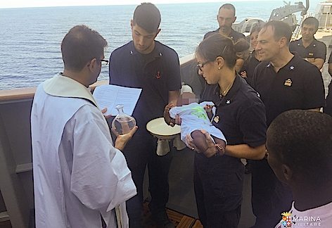 Marina Militare: battezzata la piccola Noa Mary sulla fregata FASAN nel corso di una operazione di soccorso