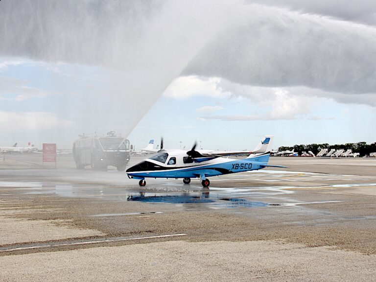 Tecnam: consegnato un bimotore P2006T S7N350 all’iFly Academy di Merida in Messico