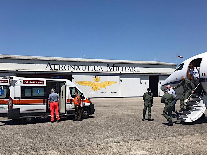 Aeronautica Militare, in volo per salvare un neonato