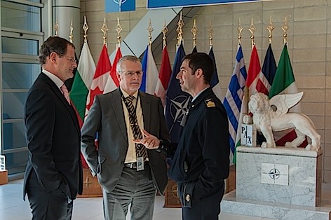 il-col-di-palma-con-alcuni-rappresentanti-della-nato_1