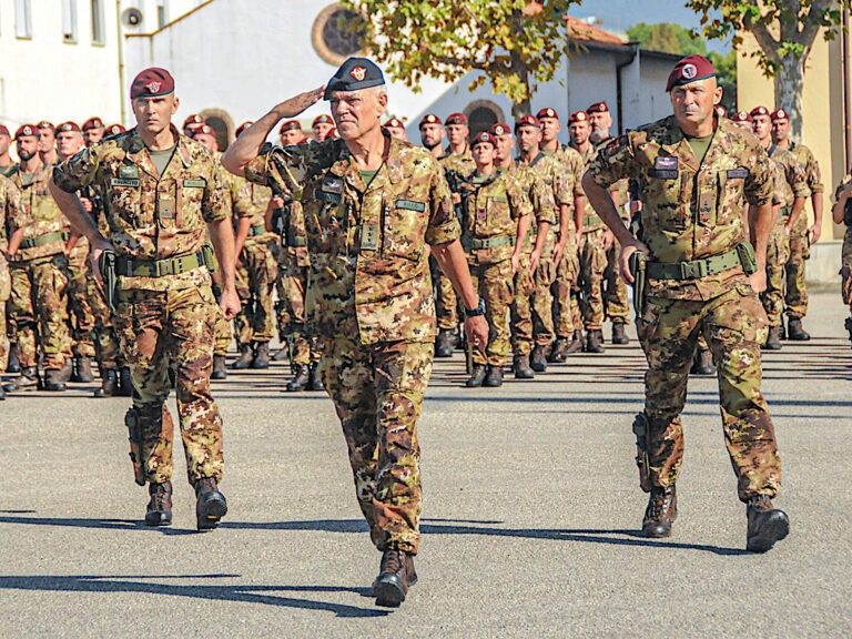 Avvicendamento al Comando Brigata Paracadutisti ”Folgore”: il Generale B. Roberto Vergori ha ceduto il comando al parigrado Massimiliano Mongillo