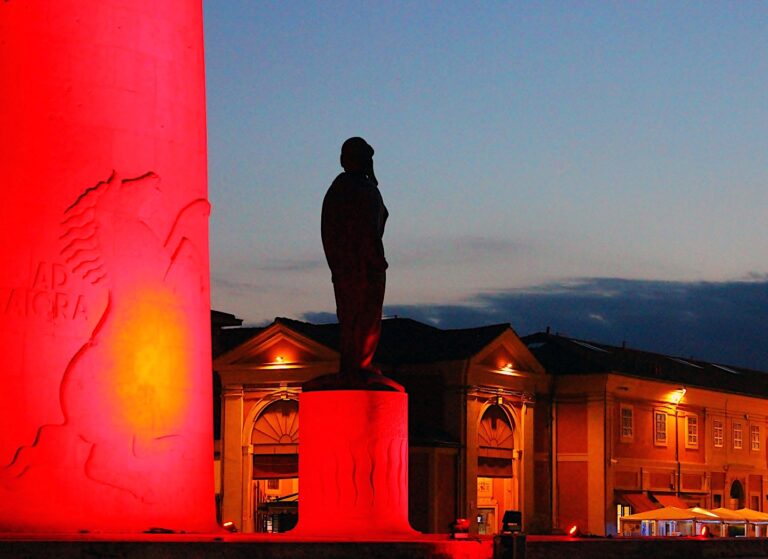Lugo: l’Ala di Baracca s’illumina di rosso per la Giornata mondiale della Croce Rossa