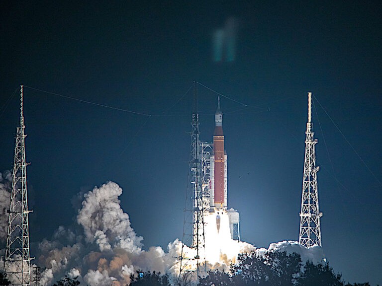 Lanciato il razzo SLS della Nasa per il primo viaggio intorno alla Luna