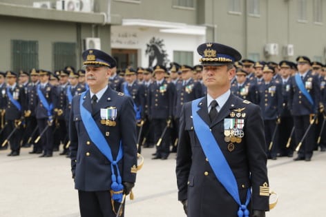 A destra, il col. pilota Ivan Mignogna, comandante del 9° Stormo durante la cerimonia