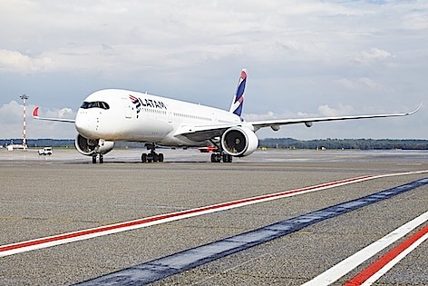 Il nuovo Airbus 350 XWB di LATAM Airlines atterra in Italia a Milano Malpensa