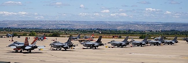La flight Line sulla Base aerea di Saragozza