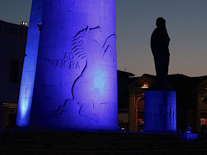 L’Ala di Francesco Baracca a Lugo illuminata di blu per la Giornata mondiale della consapevolezza sull’autismo