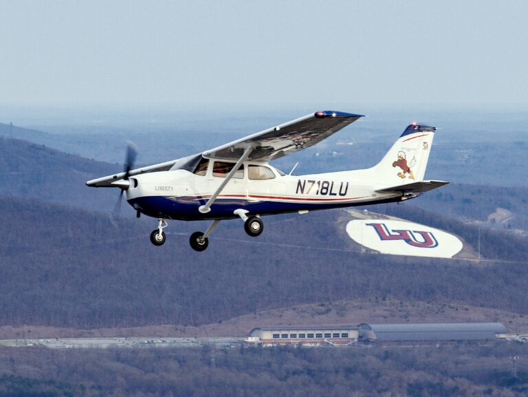 La Liberty University USA espande il programma di formazione piloti con 16 Cessna Skyhawks aggiuntivi