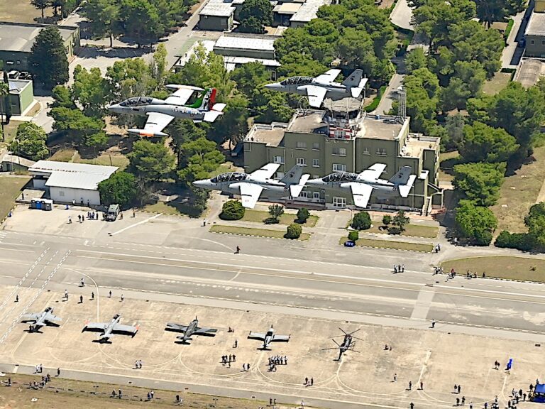 Aeronautica Militare: alla Scuola di volo di Galatina la cerimonia per l’entrata in servizio del nuovo addestratore T-345A