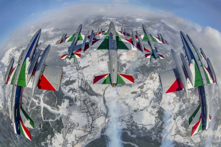 Per la Coppa del mondo di sci la P.A.N. stende il Tricolore in Alta Badia – I piloti delle Frecce nel 2020