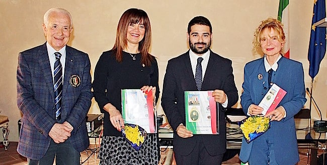 (Da sinistra) Renzo Preda, presidente Unuci Lugo, Emanuela Pinchiorri Faccani, presidente Lions Club Lugo, Davide Ranalli, sindaco di Lugo, Milla Lacchini, dirigente Polo tecnico professionale Lugo