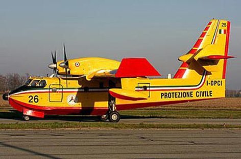 Senza sosta l’attività dei Canadair del Dipartimento della Protezione Civile