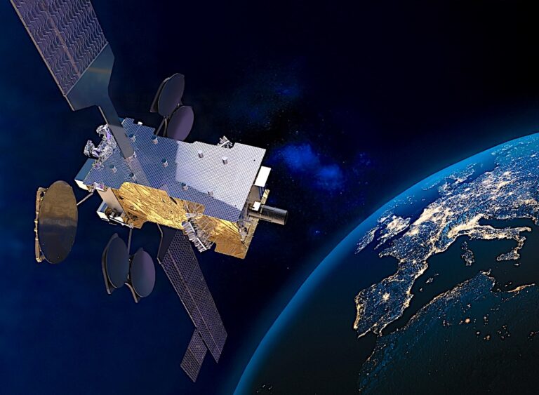 Thales Alenia Space e Hispasat iniziano la produzione del primo sistema di distribuzione di chiavi quantistiche al mondo da un’orbita geostazionaria