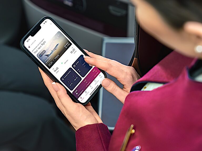 Qatar Airways presenta la sua prossima fase di trasformazione digitale potenziando l’equipaggio di cabina con funzionalità di bordo intelligenti