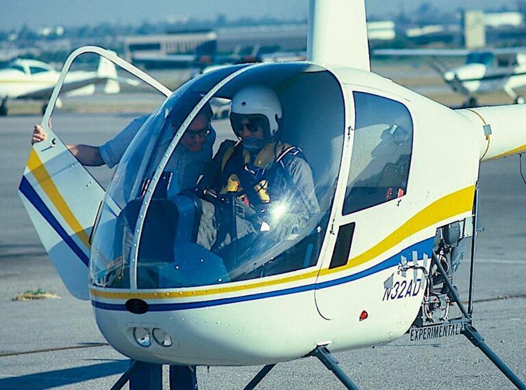 La Robinson Helicopter celebra i 45 anni dell’R22. Generazioni di piloti hanno imparato a volare su questo elicottero