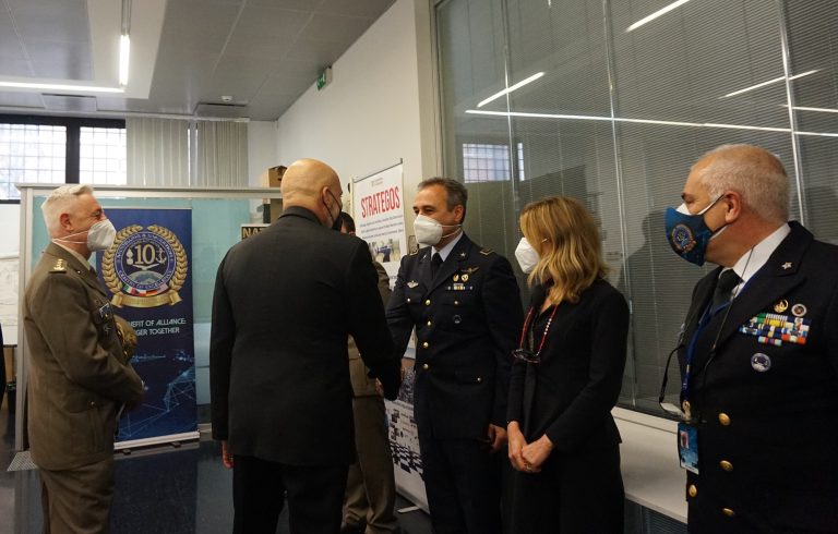 Il Capo di SMD Ammiraglio Cavo Dragone visita il Centro di Eccellenza NATO di Modeling and Simulation