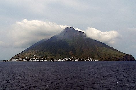 Controlli ENAC su voli non autorizzati sul vulcano Stromboli e sulle Isole Eolie