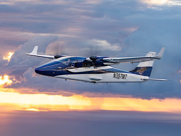 Consegnato il nuovo Tecnam P2006T MkII alla Melbourne Flight Training