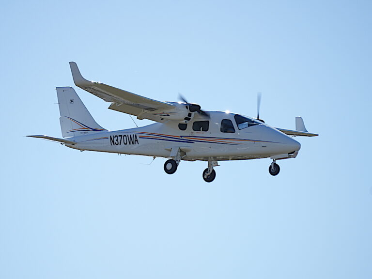 La Wayman Aviation Academy della Florida riceve il multi-trainer Tecnam P2006T
