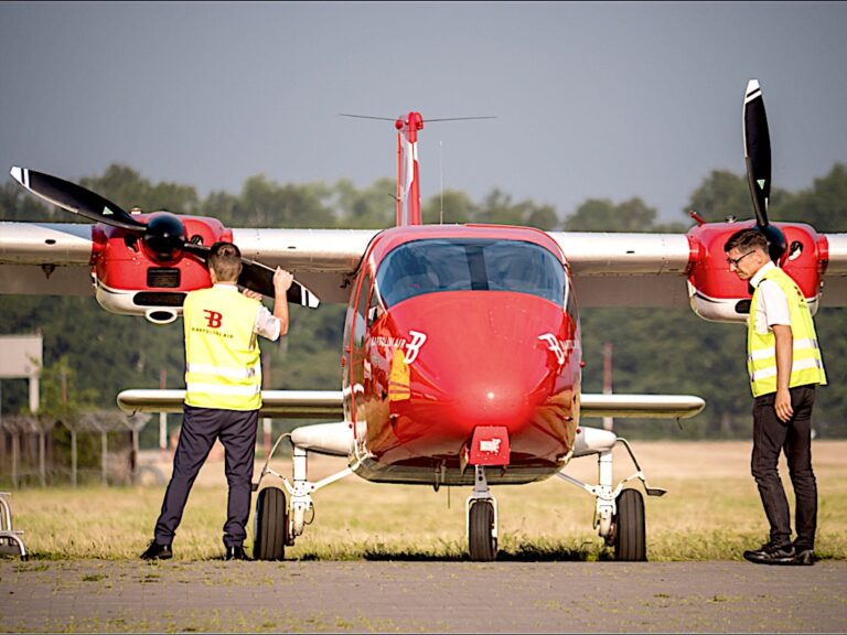 Tecnam consegna il 400esimo bimotore P2006T realizzato alla Bartolini Air