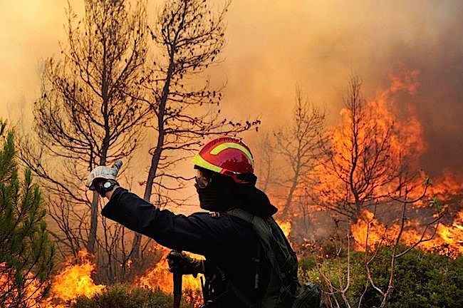 Incendi boschivi, da stamane 47 richieste d’intervento aereo. I ringraziamenti del capo della Protezione Civile