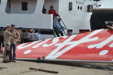 Il disastro di AirAsia: un’apparecchiatura tecnica difettosa sarebbe stata un “fattore importante” (BBC News)