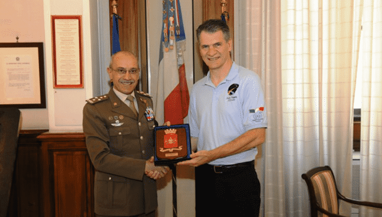 Paolo Nespoli ricevuto dal Generale Errico (Esercito Italiano)