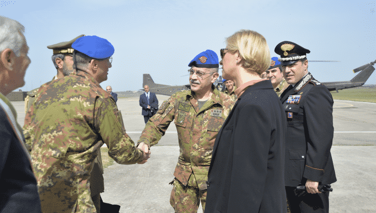 Il Ministro della Difesa incontra gli studenti (Esercito Italiano)