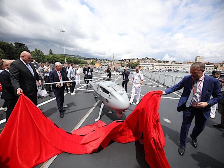 Leonardo presenta i nuovi sviluppi dell’elicottero a pilotaggio remoto AWHero con tecnologie e capacità uniche per operazioni navali