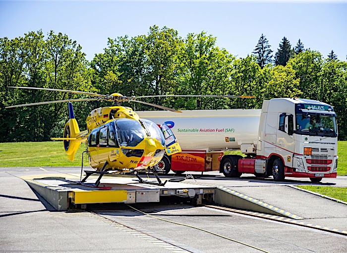 Il primo elicottero di soccorso a volare con carburante sostenibile per l’aviazione