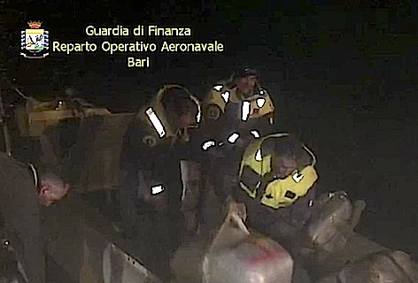 Brillante operazione antidroga del reparto aeronavale delle Fiamme Gialle al largo di Vieste