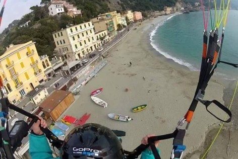 Fine settimana tra parpendio e deltaplani al “Monterosso Meeting 2015” in Liguria