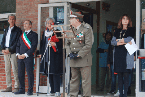 La SLEE dona il tricolore (Esercito Italiano)
