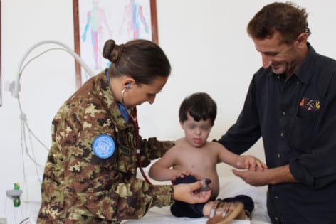 I militari italiani per i bambini libanesi (Esercito Italiano)