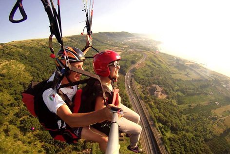 Volo in biposto su Pizzo Calabro (foto Vitali)