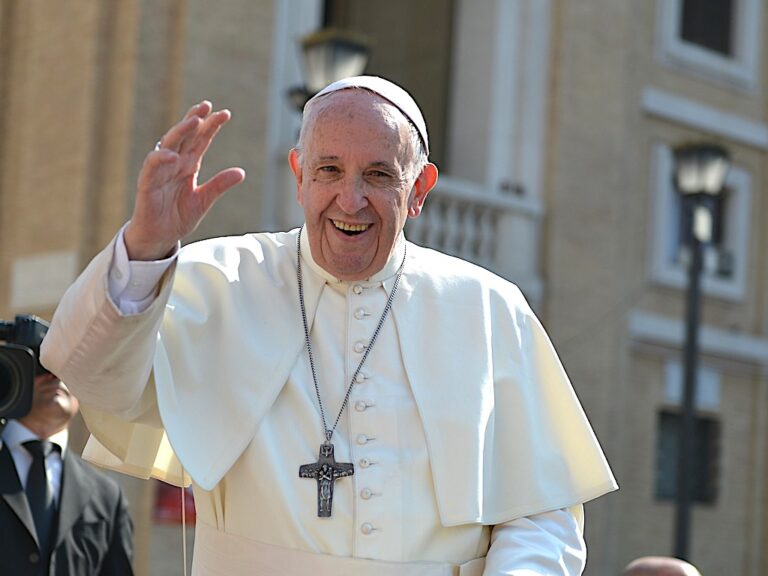 Papa Francesco vola in Lussemburgo con ITA Airways