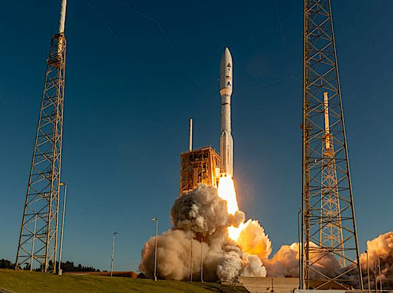 I motori a razzo a propellente solido GEM di Northrop Grumman contribuiscono al successo del lancio di ULA Atlas V