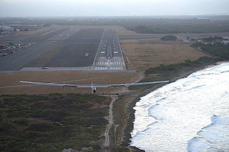 Solar Impulse 2 prosegue nel suo lungo viaggio a energia solare: atterraggio alle Hawaii dopo  5 giorni e 5 notti di volo in solitaria