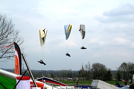 Parapendio: in volo sul Monte Grappa per il trofeo internazionale di Pasqua