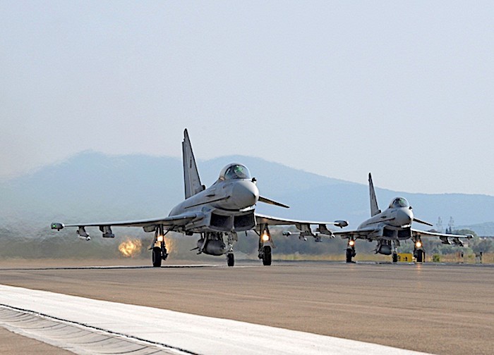 Due caccia intercettori Eurofighter del 4° Stormo di Grosseto